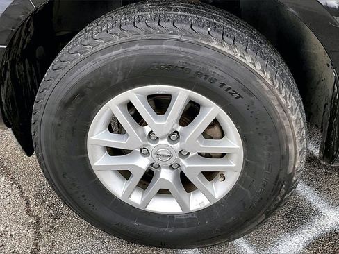 Used 2015 Nissan Frontier SV image 8