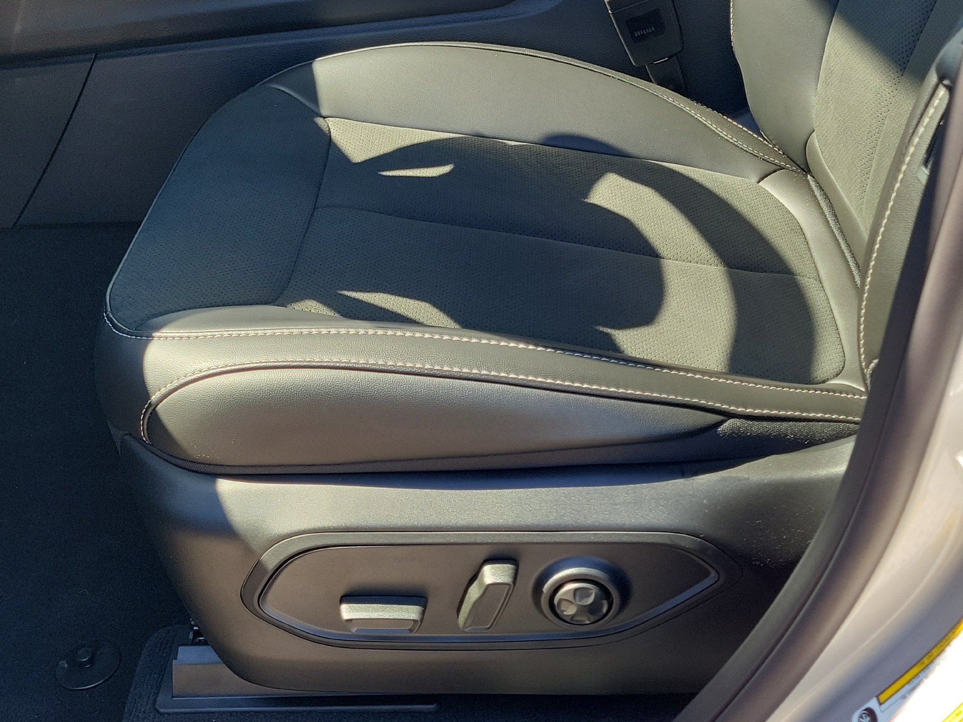 New 2026 Jeep Grand Cherokee Altitude RWD image 13