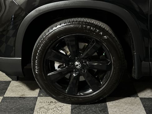 Used 2025 Honda Pilot Black Edition image 17
