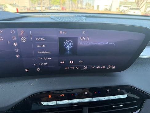 Used 2025 Buick Enclave Avenir w/ Super Cruise Package FWD image 12