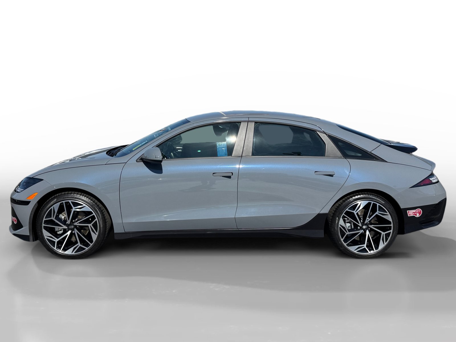 Used 2025 Hyundai Ioniq 6 SEL RWD image 2
