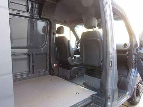 Used 2024 Mercedes-Benz Sprinter 144 Cargo image 19