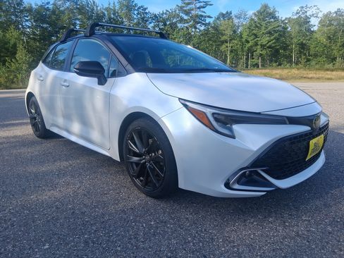 Used 2024 Toyota Corolla XSE FWD image 3