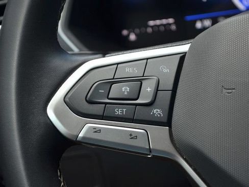 Used 2024 Volkswagen Tiguan SE AWD/4WD image 21