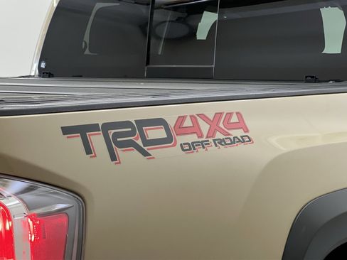 Used 2020 Toyota Tacoma TRD Off-Road AWD/4WD image 29