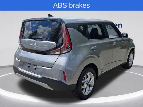 Used 2025 Kia Soul LX w/ LX Technology Package FWD image 4