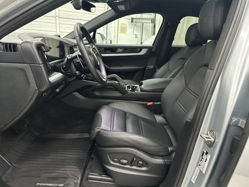 Used 2024 Porsche Cayenne Coupe AWD/4WD image 22