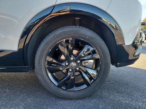 Used 2024 Buick Encore GX Sport Touring image 9