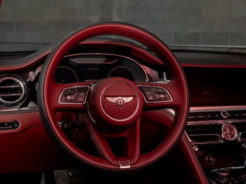 Used 2023 Bentley Flying Spur V8 image 12