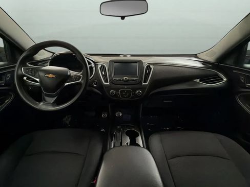 Used 2017 Chevrolet Malibu LS w/ LPO, Convenience Package 2 FWD image 9