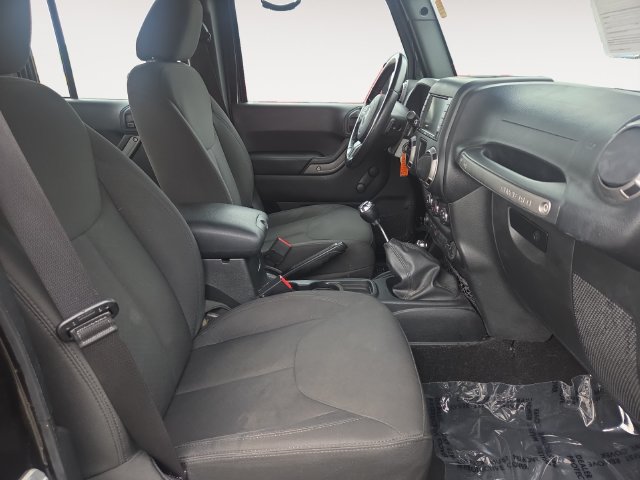 Used 2016 Jeep Wrangler Unlimited Sport w/ Connectivity Group AWD/4WD image 15