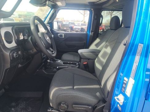 New 2026 Jeep Gladiator Sport AWD/4WD image 17