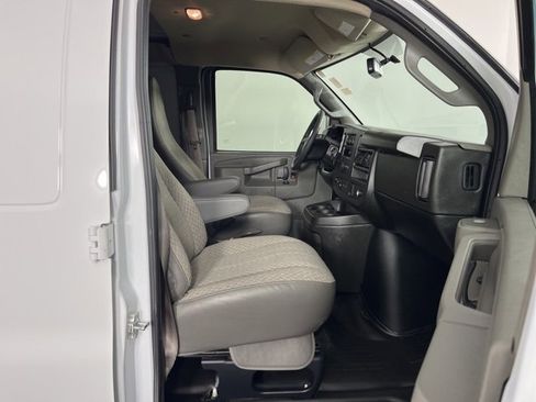 Used 2024 Chevrolet Express 2500 image 32