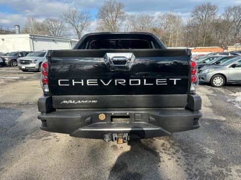 Used 2005 Chevrolet Avalanche Z71 w/ Sun And Sound Package image 4