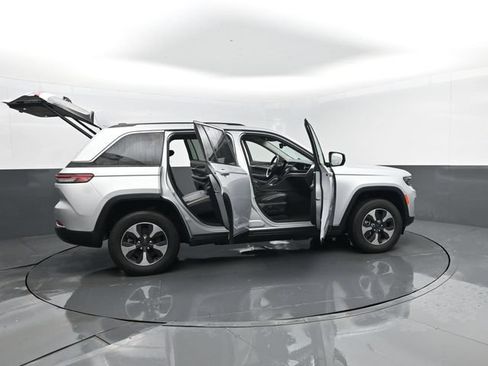 Used 2023 Jeep Grand Cherokee 4WD 4xe image 31
