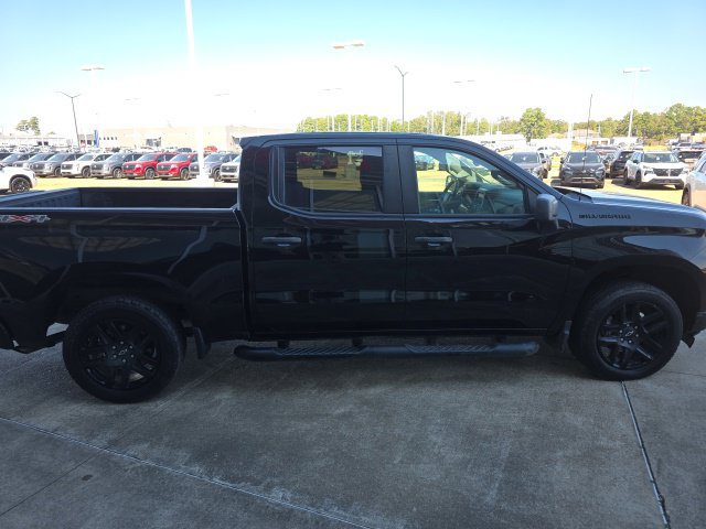 Used 2024 Chevrolet Silverado 1500 Custom w/ Turbomax Blackout Package AWD/4WD image 6