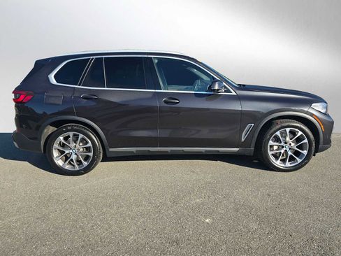 Used 2021 BMW X5 xDrive40i w/ Premium Package image 2