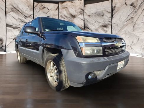 Used 2005 Chevrolet Avalanche LT w/ Preferred Equipment Group image 3