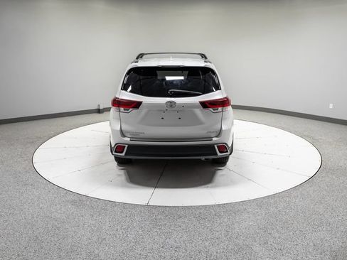 Used 2019 Toyota Highlander SE AWD/4WD image 34