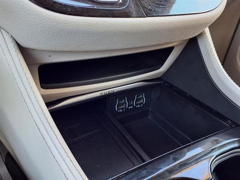 Used 2023 Chrysler Pacifica Limited FWD image 17