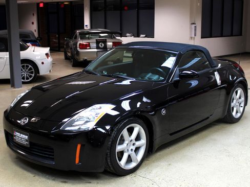 Used 2004 Nissan 350Z Touring image 12