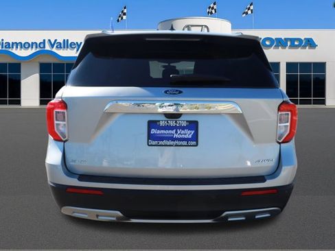 Used 2024 Ford Explorer XLT w/ Equipment Group 202A image 5