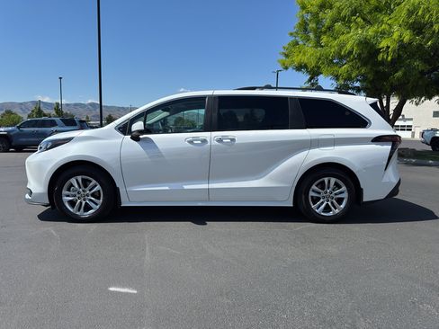 Certified 2026 Toyota Sienna XLE AWD/4WD image 6