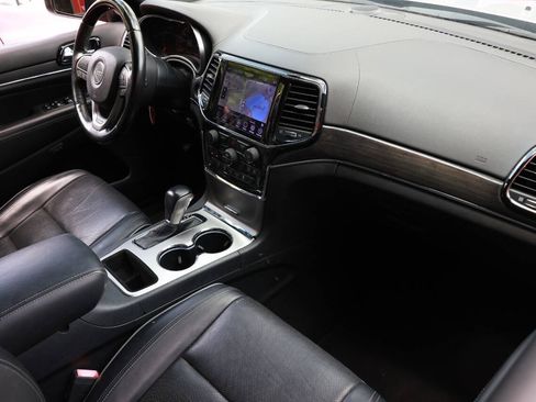 Used 2020 Jeep Grand Cherokee Overland RWD image 26