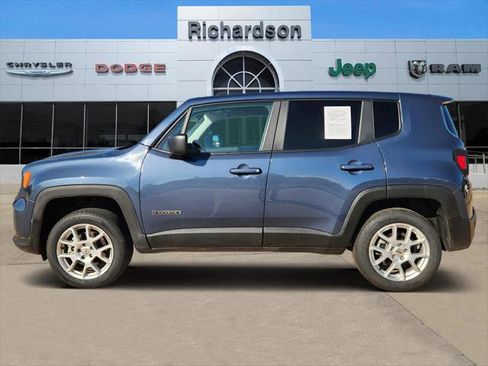 Certified 2023 Jeep Renegade Latitude image 3