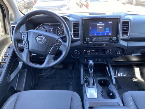 Used 2022 Nissan Frontier SV AWD/4WD image 11