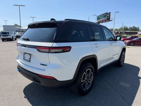 Certified 2023 Jeep Grand Cherokee Trailhawk w/ Advanced Protech Group II AWD/4WD image 5