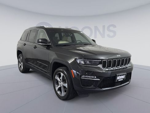 Used 2023 Jeep Grand Cherokee Limited AWD/4WD image 10