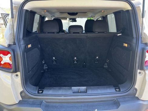 Used 2015 Jeep Renegade Latitude w/ Cold Weather Group II image 9