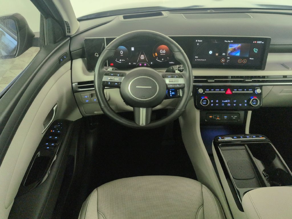Used 2025 Hyundai Tucson Limited AWD/4WD image 22