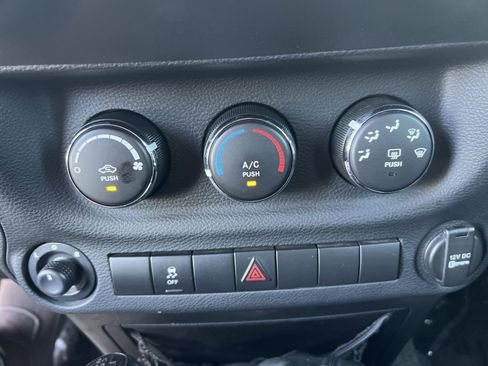 Used 2012 Jeep Wrangler Unlimited Sport AWD/4WD image 26