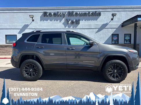 Used 2015 Jeep Cherokee Latitude AWD/4WD image 2