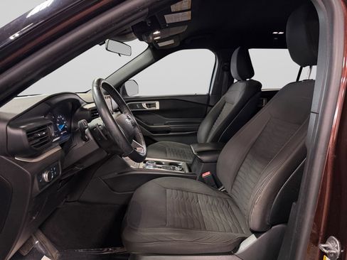 Used 2020 Ford Explorer XLT w/ Comfort Package AWD/4WD image 15