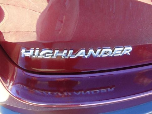 Used 2019 Toyota Highlander LE image 10