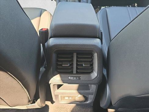 Used 2023 Volkswagen Tiguan SE FWD image 19