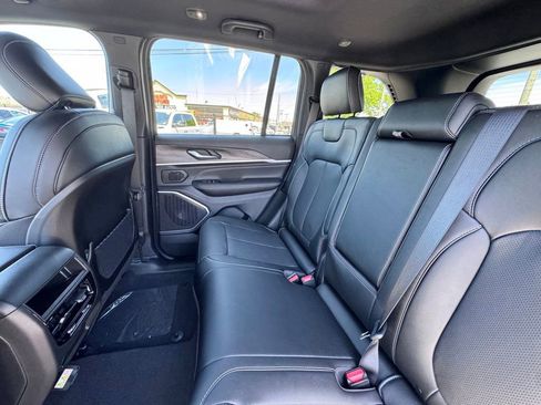 New 2026 Jeep Grand Cherokee Limited AWD/4WD image 16