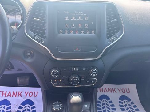 Used 2019 Jeep Cherokee Latitude Plus w/ Cold Weather Group AWD/4WD image 20