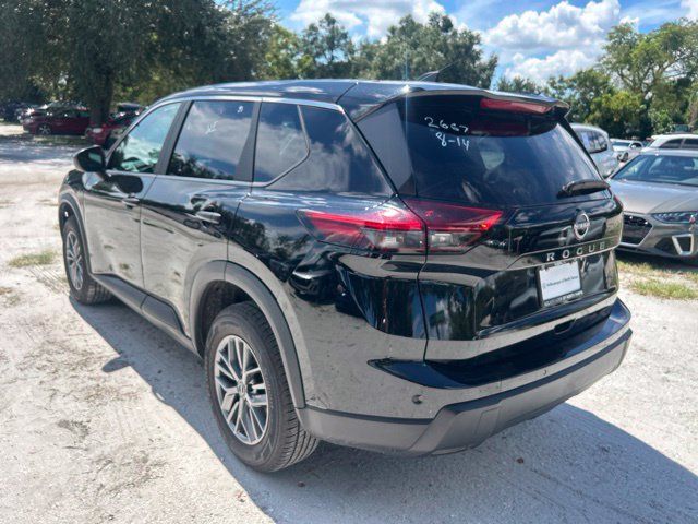 Used 2024 Nissan Rogue S AWD/4WD image 3