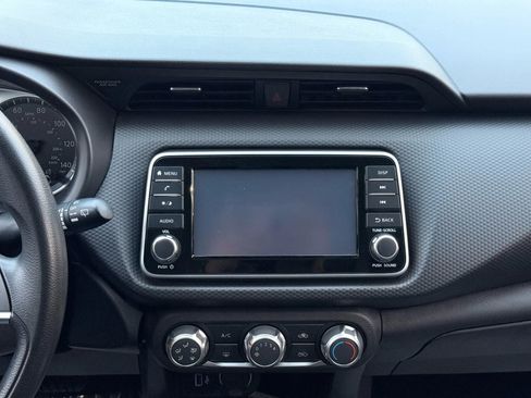 Used 2022 Nissan Kicks S image 29