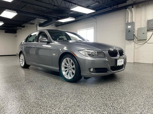 Used 2011 BMW 328i xDrive Sedan AWD/4WD image 3