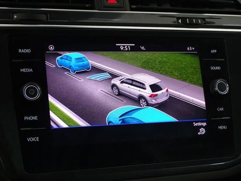 Used 2023 Volkswagen Tiguan SE image 41