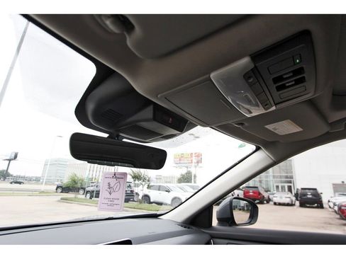 Used 2026 Nissan Rogue SV w/ SV Premium Package FWD image 18