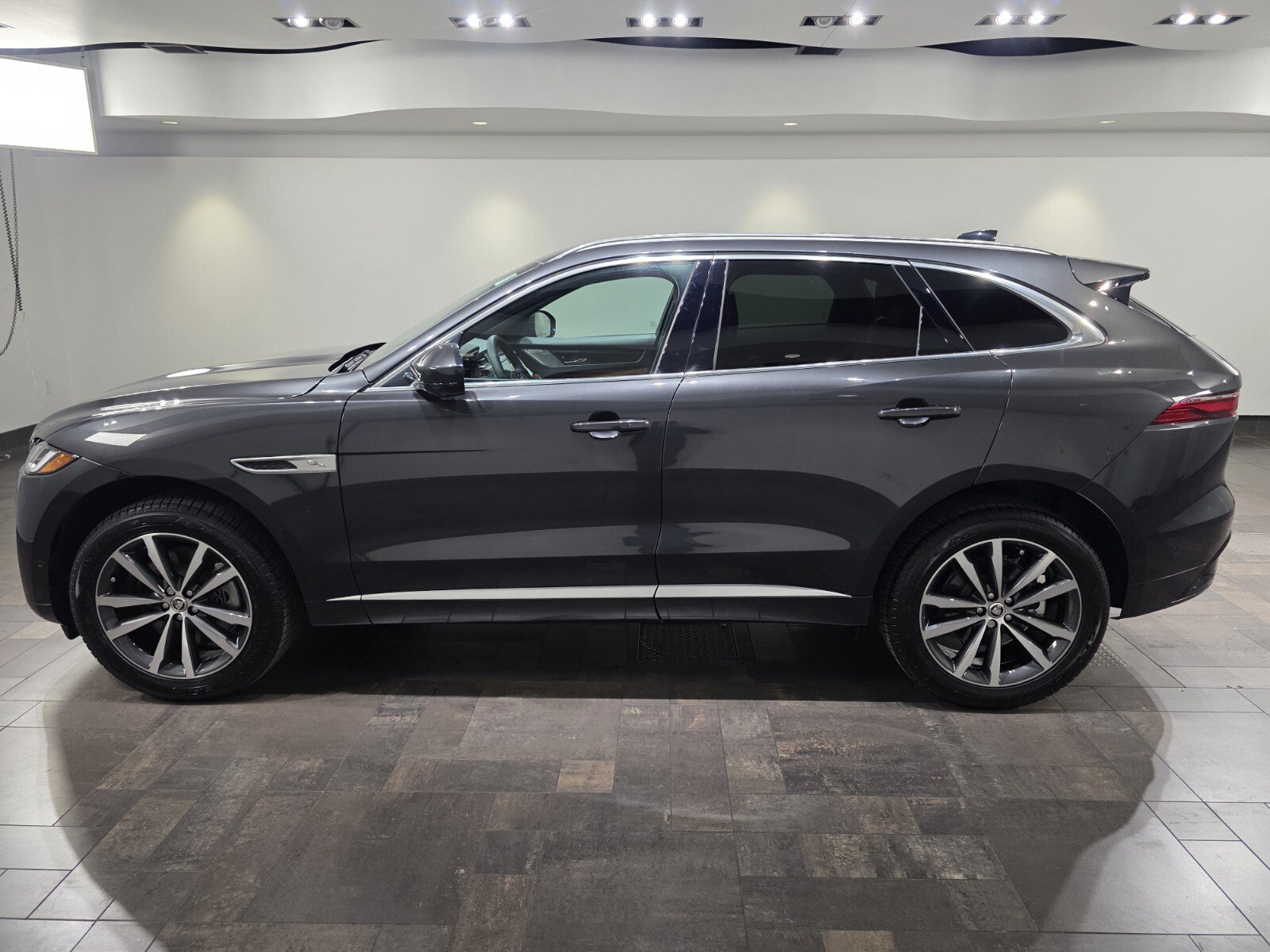 New 2026 Jaguar F-PACE R-Dynamic S AWD/4WD image 3
