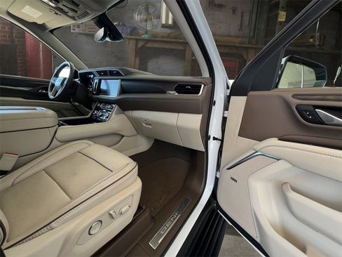 Used 2021 GMC Yukon XL Denali w/ Denali Ultimate Package image 17