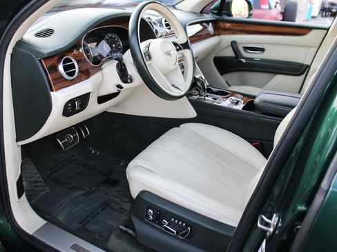Used 2019 Bentley Bentayga AWD/4WD image 14