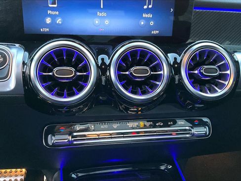 Used 2024 Mercedes-Benz GLB 250 image 27